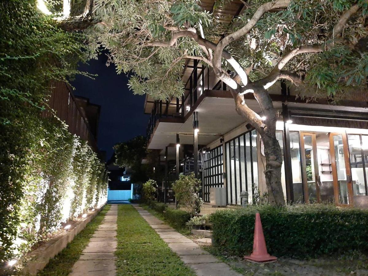 Bed Stop Hotel Chiangmai Чиангмай Экстерьер фото