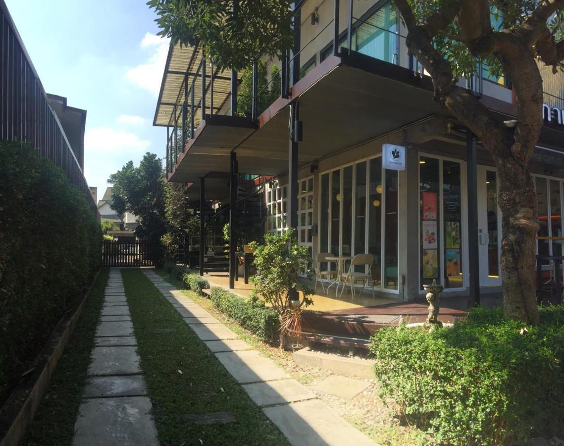 Bed Stop Hotel Chiangmai Чиангмай Экстерьер фото