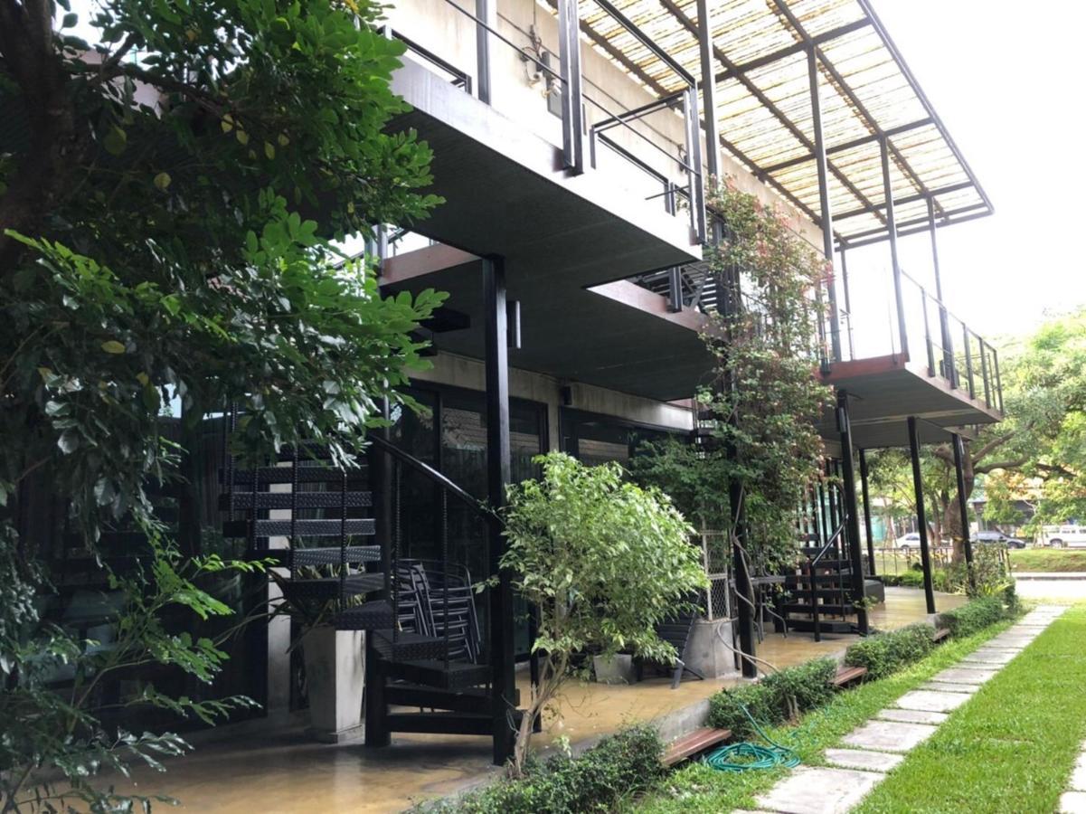 Bed Stop Hotel Chiangmai Чиангмай Экстерьер фото
